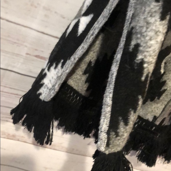 American Eagle Aztec fringe poncho open sweater - Picture 2 of 6